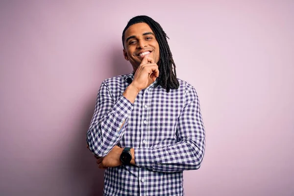 Young Handsome African American Afro Man Dreadlocks Wearing Casual Shirt — Stock Photo, Image