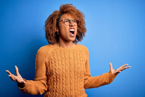 Jovem Mulher Afro Afro Afro Afro Bonita Afro Com Cabelo — Fotografia de Stock