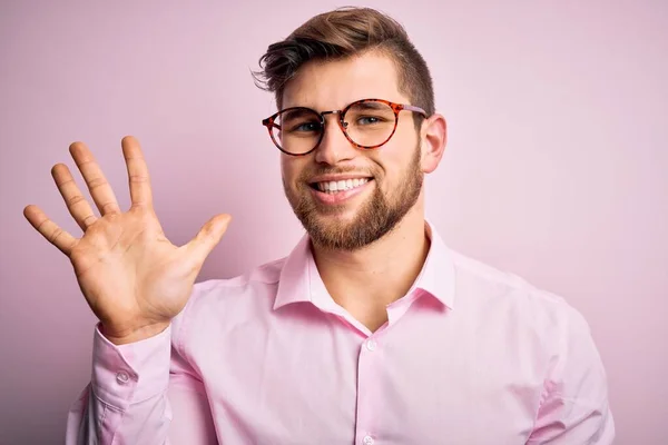 Homem Loiro Bonito Jovem Com Barba Olhos Azuis Vestindo Camisa — Fotografia de Stock