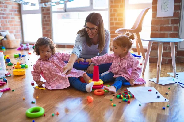 Young Beautiful Teacher Toddlers Wearing Uniform Building Pyramid Using Hoops — Stock Photo, Image