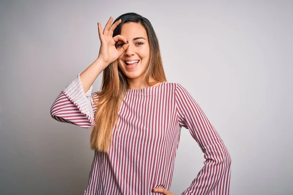 Giovane Bella Donna Bionda Con Gli Occhi Azzurri Indossa Maglietta — Foto Stock