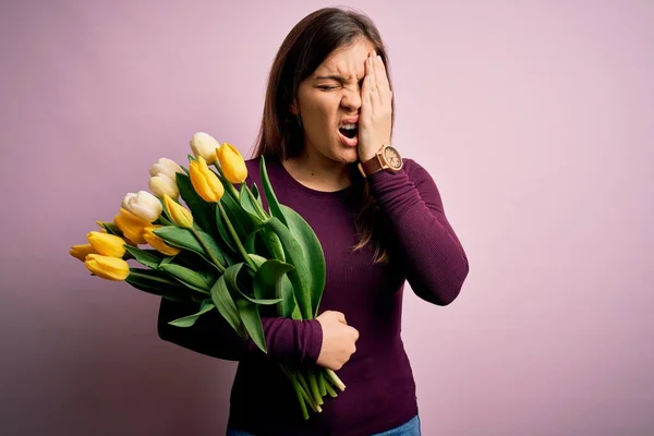 Young Blonde Woman Holding Romantic Bouquet Yellow Tulips Flowers Pink — Stock Photo, Image