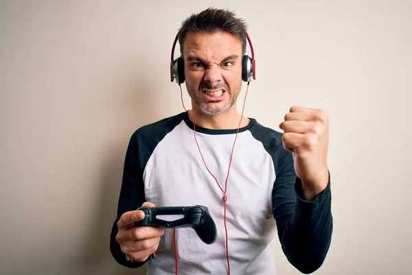 Jovem Jogador Bonito Homem Jogando Videogame Usando Joystick Fones Ouvido — Fotografia de Stock