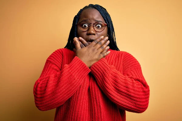 Mujer Afroamericana Talla Grande Con Trenzas Que Usan Suéter Casual —  Fotos de Stock