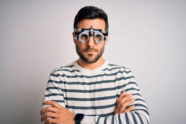 Joven Hombre Guapo Con Barba Con Gafas Optometría Sobre Fondo —  Fotos de Stock