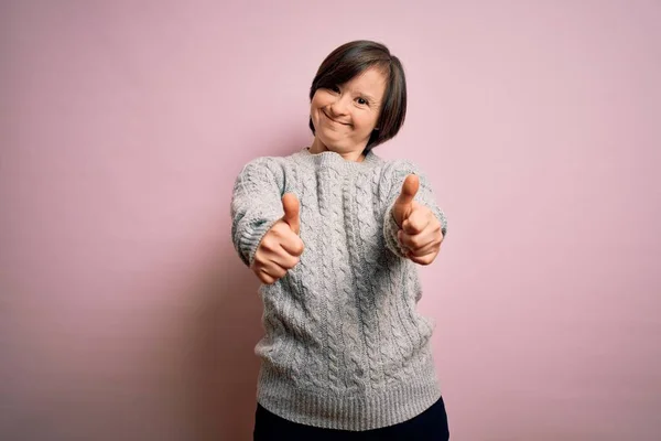 Young Syndrome Woman Wearing Casual Sweater Isolated Background Approving Doing — Stock Photo, Image