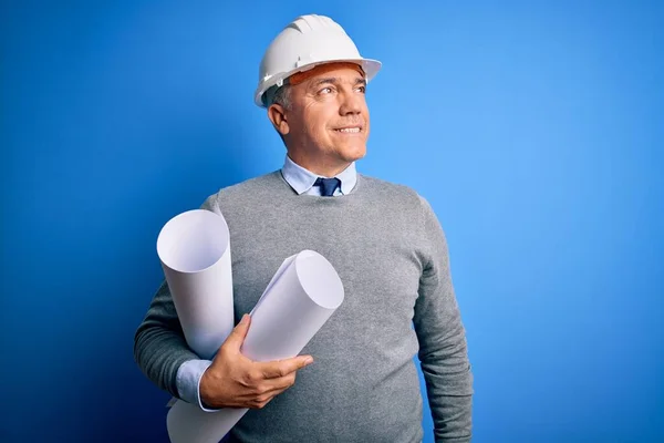 Arquitecto Guapo Pelo Gris Mediana Edad Con Casco Seguridad Sosteniendo —  Fotos de Stock