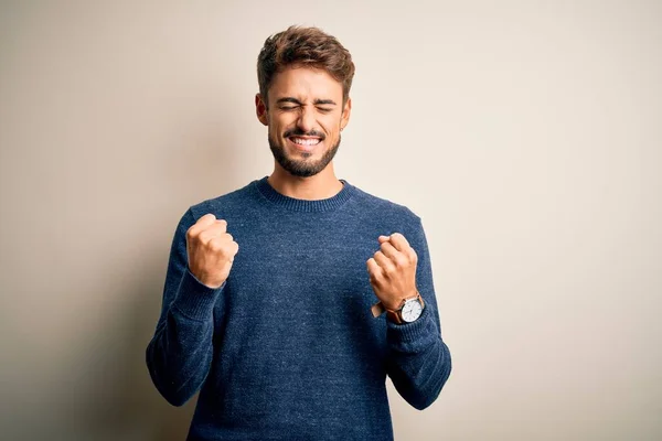 Young Handsome Man Beard Wearing Casual Sweater Standing White Background — Stockfoto