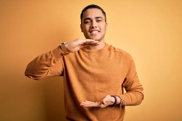 Young Brazilian Man Wearing Casual Sweater Standing Isolated Yellow Background — Stock Photo, Image