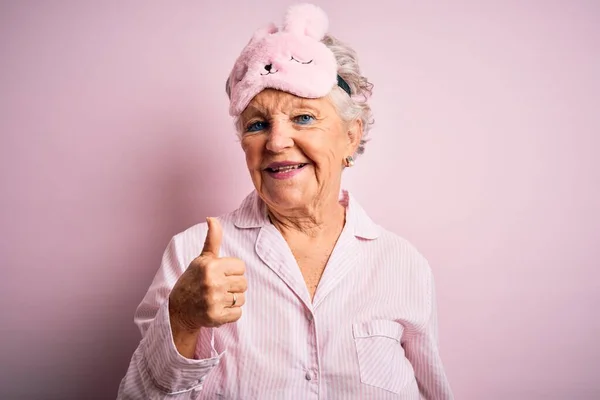Senior Beautiful Woman Wearing Sleep Mask Pajama Isolated Pink Background — Stock Photo, Image