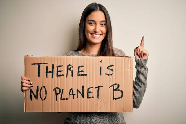 Jovem Bela Ativista Morena Protestando Para Salvar Planeta Segurando Banner — Fotografia de Stock