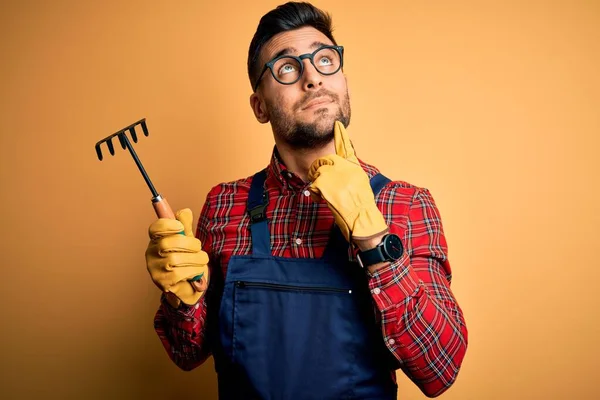 Young Gardener Man Wearing Working Apron Using Gloves Tool Yellow — Stock Photo, Image