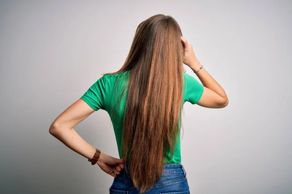 Jonge Mooie Roodharige Vrouw Met Casual Groen Shirt Bril Witte — Stockfoto