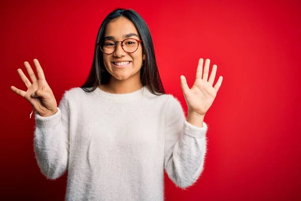 Joven Hermosa Mujer Asiática Usando Suéter Casual Gafas Sobre Fondo —  Fotos de Stock