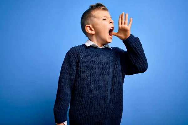 Junge Kleine Kaukasische Kinder Mit Blauen Augen Tragen Winterpullover Über — Stockfoto