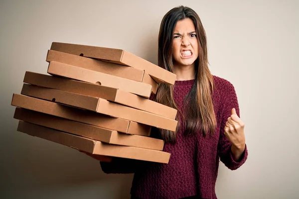 Junge Schöne Mädchen Mit Lieferung Italienischen Pizzakartons Stehen Vor Weißem — Stockfoto