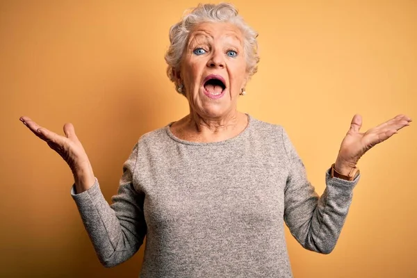 Senior Beautiful Woman Wearing Casual Shirt Standing Isolated Yellow Background — Stock Photo, Image