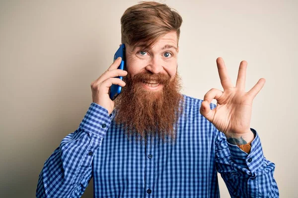 Rousse Irlandais Homme Avec Barbe Avoir Une Conversation Parler Sur — Photo