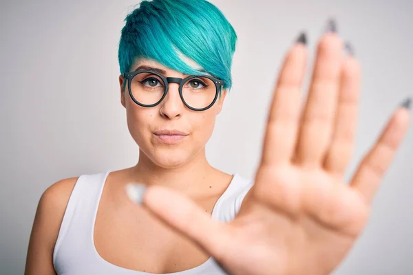 Joven Hermosa Mujer Con Pelo Moda Azul Con Camiseta Casual — Foto de Stock