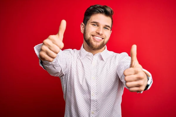 Jonge Blonde Zakenman Met Baard Blauwe Ogen Dragen Elegante Shirt — Stockfoto