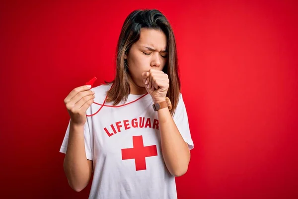 Jeune Belle Fille Brune Sauveteuse Portant Shirt Avec Croix Rouge — Photo