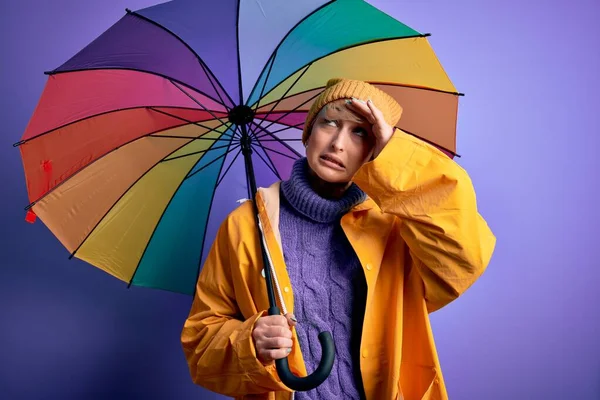 Young Blonde Woman Short Hair Wearing Waterproff Raincoat Colorful Umbrella — Stockfoto