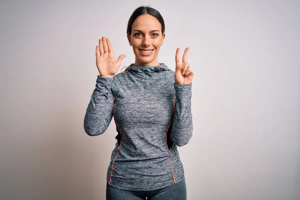 Junge Blonde Fitness Frau Trägt Sport Trainingsklamotten Über Isoliertem Hintergrund — Stockfoto