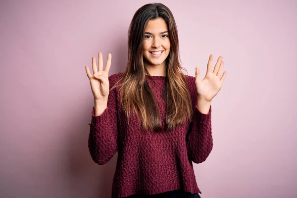 Giovane Bella Ragazza Indossa Maglione Casual Sfondo Rosa Isolato Mostrando — Foto Stock