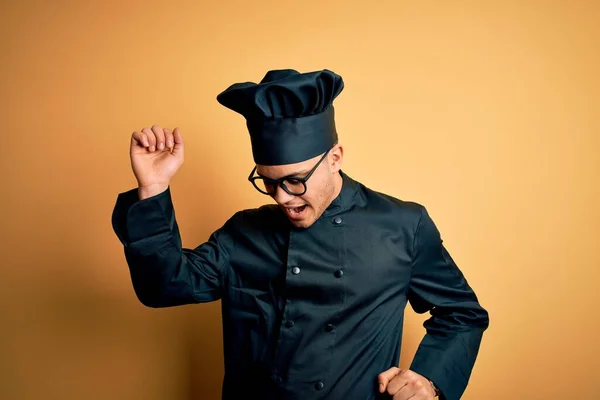 Young Brazilian Chef Man Wearing Cooker Uniform Hat Isolated Yellow — Stock Photo, Image