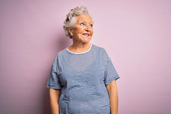 Senior Belle Femme Aux Cheveux Gris Portant Shirt Décontracté Sur — Photo