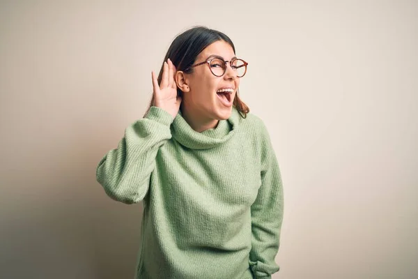 Giovane Bella Donna Indossa Maglione Casual Piedi Sopra Isolato Sfondo — Foto Stock