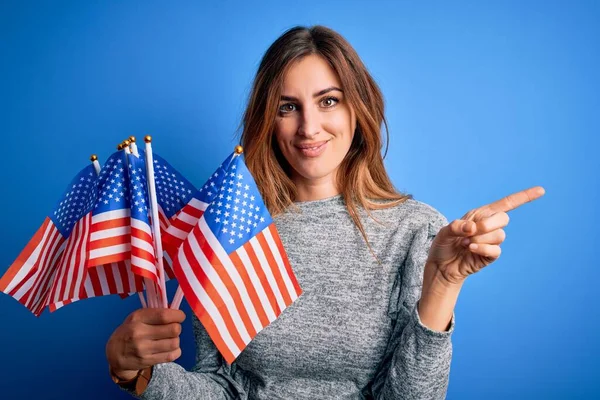 Young Beautiful Patriotic Woman Holding United States Flags Celebrating Inependence — Stockfoto