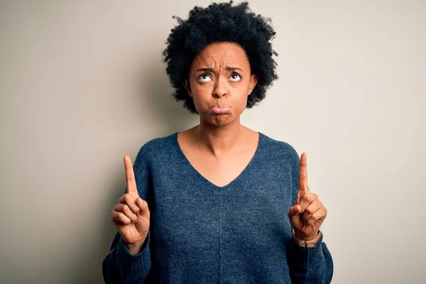 Jovem Mulher Afro Afro Afro Bonita Afro Africano Com Cabelo — Fotografia de Stock