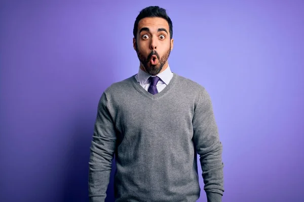 Hombre Negocios Guapo Con Barba Con Corbata Casual Pie Sobre — Foto de Stock