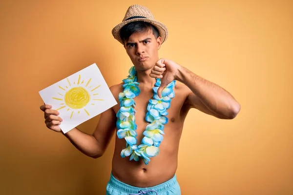 Turista Vacaciones Con Trajes Baño Flores Lei Hawaiano Sosteniendo Pancarta — Foto de Stock