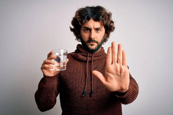 Jonge Knappe Man Met Baard Drinken Glas Water Geïsoleerde Witte — Stockfoto