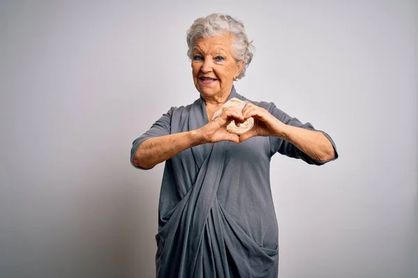 Senior Belle Femme Aux Cheveux Gris Portant Une Robe Décontractée — Photo