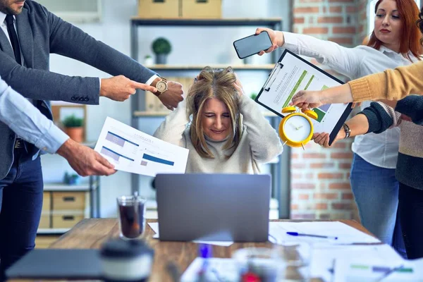 Group Business Workers Working Together Partners Stressing One Them Office — Stockfoto