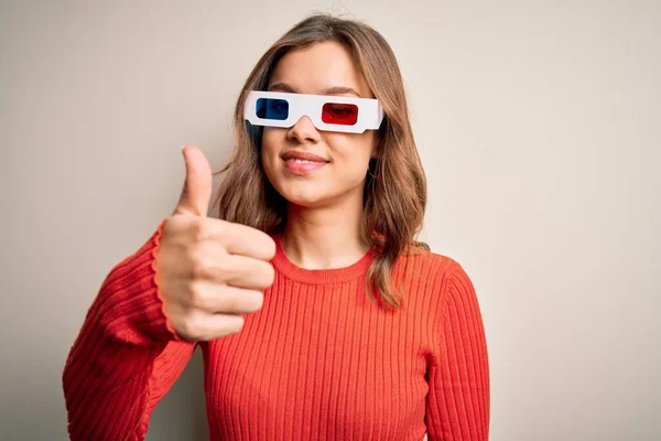 Chica Rubia Joven Con Gafas Cine Sobre Fondo Aislado Haciendo —  Fotos de Stock