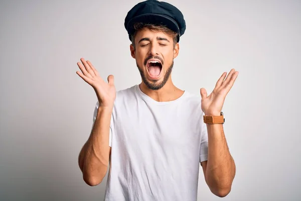 Giovane Pilota Con Barba Indossa Cappello Piedi Sopra Isolato Sfondo — Foto Stock