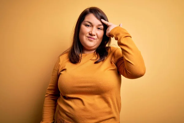 Beautiful Brunette Size Woman Wearing Casual Sweater Isolated Yellow Background — Stock Photo, Image