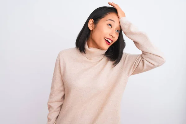 Joven Mujer China Con Jersey Cuello Alto Pie Sobre Fondo —  Fotos de Stock
