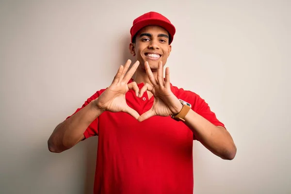 Joven Hombre Afroamericano Guapo Usando Polo Casual Gorra Sobre Fondo — Foto de Stock