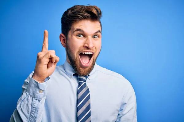 Young Blond Businessman Beard Blue Eyes Wearing Elegant Shirt Tie — Stock Photo, Image