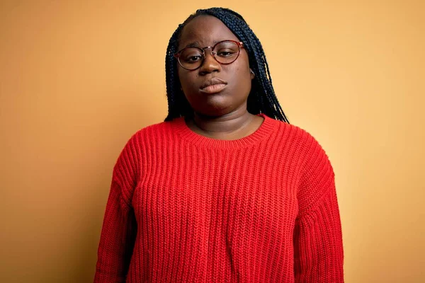 Mujer Afroamericana Talla Grande Con Trenzas Que Usan Suéter Casual —  Fotos de Stock