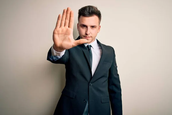 Junger Gutaussehender Geschäftsmann Elegantem Anzug Und Krawatte Über Isoliertem Hintergrund — Stockfoto