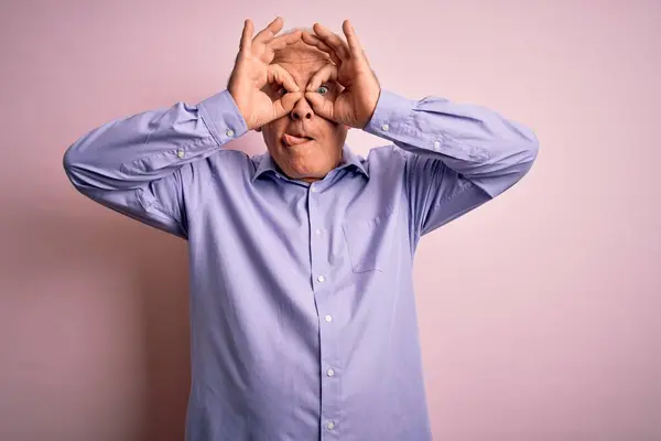 Hombre Guapo Hoary Mediana Edad Con Camisa Casual Pie Sobre —  Fotos de Stock