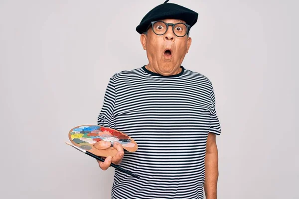 Anziano Hoary Artista Uomo Indossa Francese Berretto Disegno Utilizzando Pennello — Foto Stock