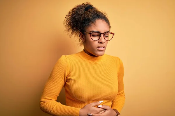 Jovem Bela Menina Afro Americana Vestindo Suéter Óculos Sobre Fundo — Fotografia de Stock