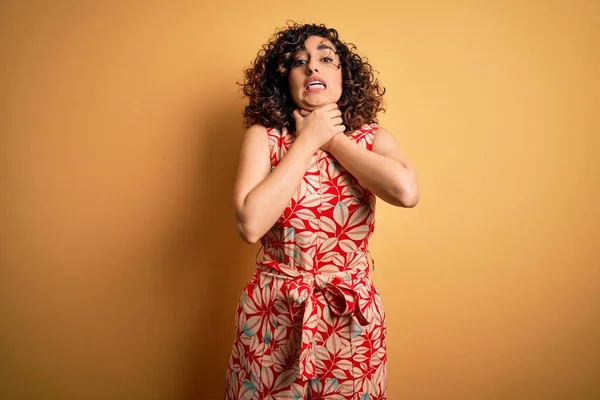 Young Beautiful Curly Arab Woman Vacation Wearing Summer Floral Dress — Stock Photo, Image